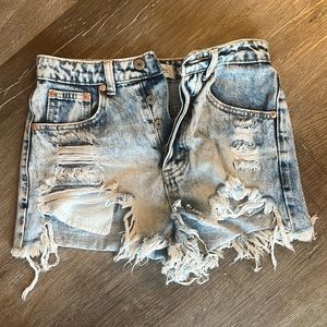 Impressions Denim Distressed Shorts Light wash